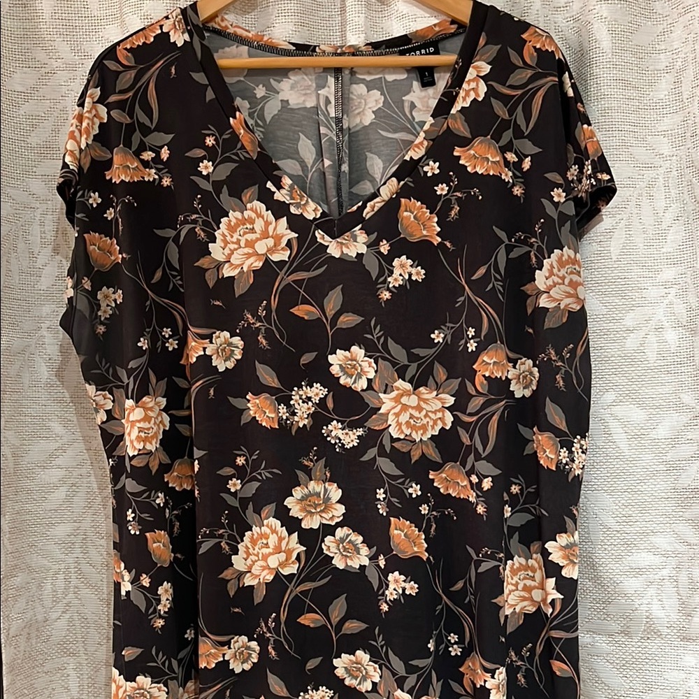 Torrid Black Short Sleeve Blouse with Floral Design 16W (Torrid size 1)